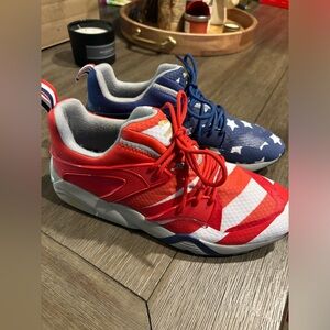 NICE!! Men’s 🇺🇸 USA Puma’s! Size 10